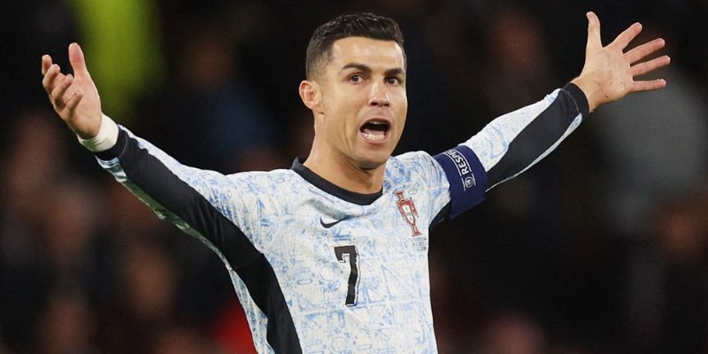 Ronaldo là huyền thoại nổi tiếng trong làng bóng đá